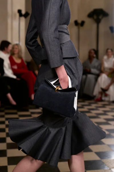 Look 27